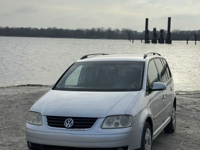 Сірий Фольксваген Туран, об'ємом двигуна 2 л та пробігом 380 тис. км за 3199 $, фото 1 на Automoto.ua