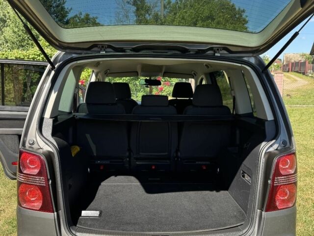 Сірий Фольксваген Туран, об'ємом двигуна 0 л та пробігом 247 тис. км за 5500 $, фото 7 на Automoto.ua