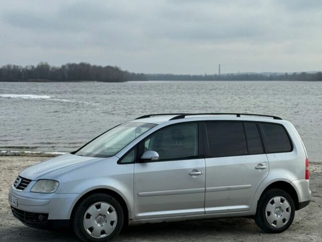 Сірий Фольксваген Туран, об'ємом двигуна 2 л та пробігом 380 тис. км за 3199 $, фото 3 на Automoto.ua