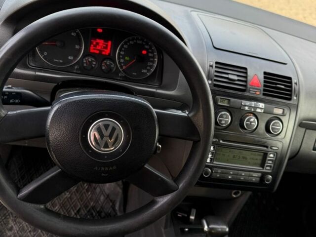 Сірий Фольксваген Туран, об'ємом двигуна 2 л та пробігом 380 тис. км за 3199 $, фото 4 на Automoto.ua