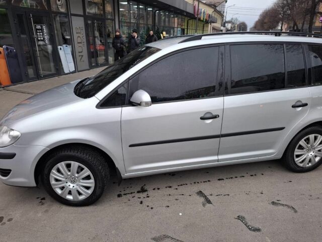 Сірий Фольксваген Туран, об'ємом двигуна 0 л та пробігом 318 тис. км за 7200 $, фото 1 на Automoto.ua