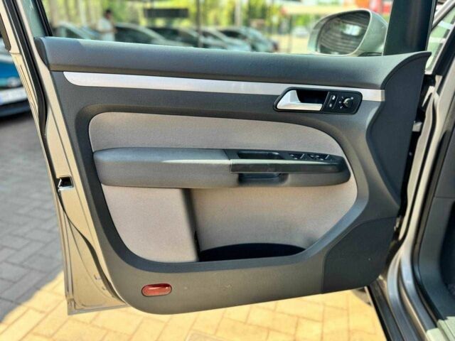 Серый Фольксваген Туран, объемом двигателя 1.4 л и пробегом 198 тыс. км за 7900 $, фото 10 на Automoto.ua