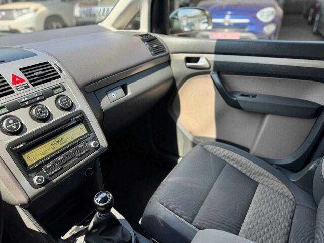 Серый Фольксваген Туран, объемом двигателя 1.4 л и пробегом 198 тыс. км за 7900 $, фото 12 на Automoto.ua