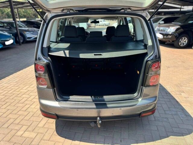 Серый Фольксваген Туран, объемом двигателя 1.4 л и пробегом 198 тыс. км за 7900 $, фото 7 на Automoto.ua