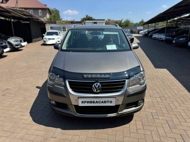 Серый Фольксваген Туран, объемом двигателя 1.4 л и пробегом 198 тыс. км за 7900 $, фото 1 на Automoto.ua