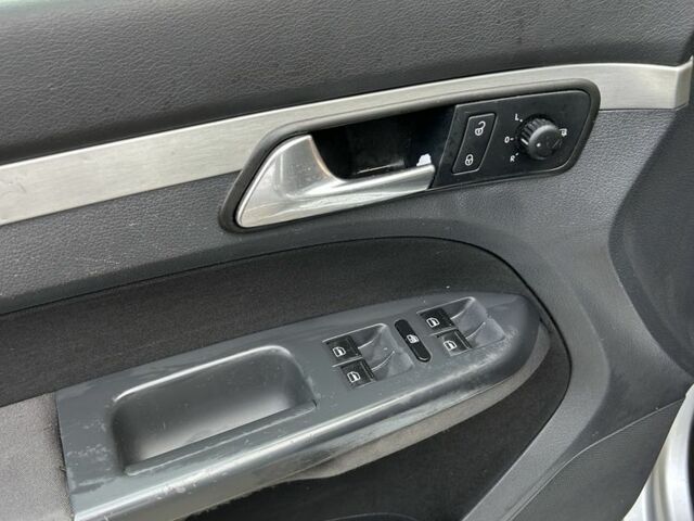 Серый Фольксваген Туран, объемом двигателя 1.4 л и пробегом 250 тыс. км за 4200 $, фото 7 на Automoto.ua