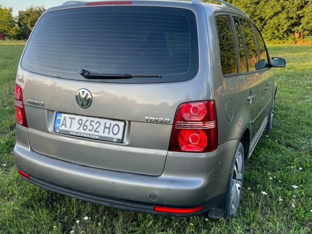 Серый Фольксваген Туран, объемом двигателя 2 л и пробегом 306 тыс. км за 6900 $, фото 4 на Automoto.ua