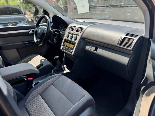 Серый Фольксваген Туран, объемом двигателя 1.4 л и пробегом 198 тыс. км за 7900 $, фото 15 на Automoto.ua