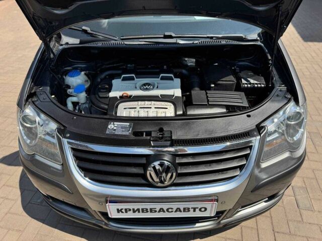 Серый Фольксваген Туран, объемом двигателя 1.4 л и пробегом 198 тыс. км за 7900 $, фото 2 на Automoto.ua