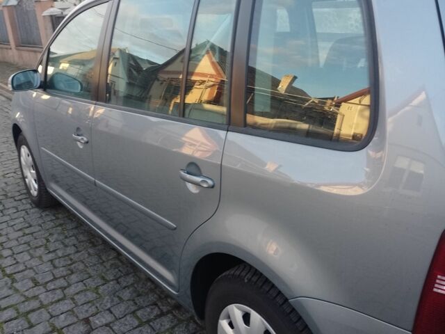 Серый Фольксваген Туран, объемом двигателя 0 л и пробегом 202 тыс. км за 7946 $, фото 5 на Automoto.ua