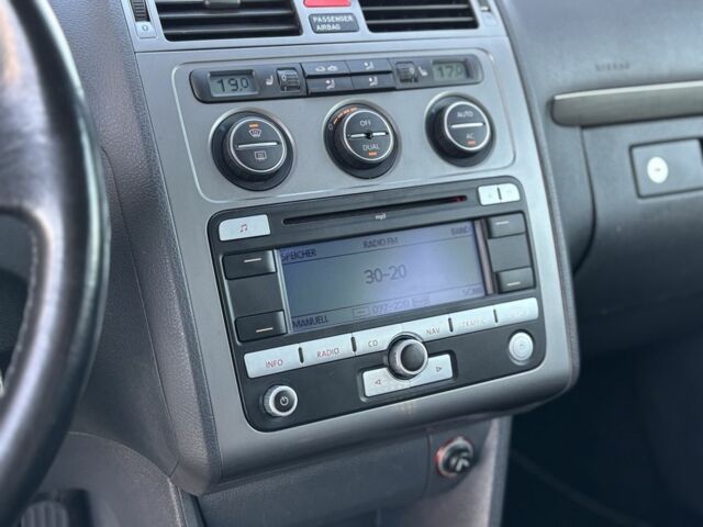 Серый Фольксваген Туран, объемом двигателя 1.4 л и пробегом 244 тыс. км за 6300 $, фото 13 на Automoto.ua