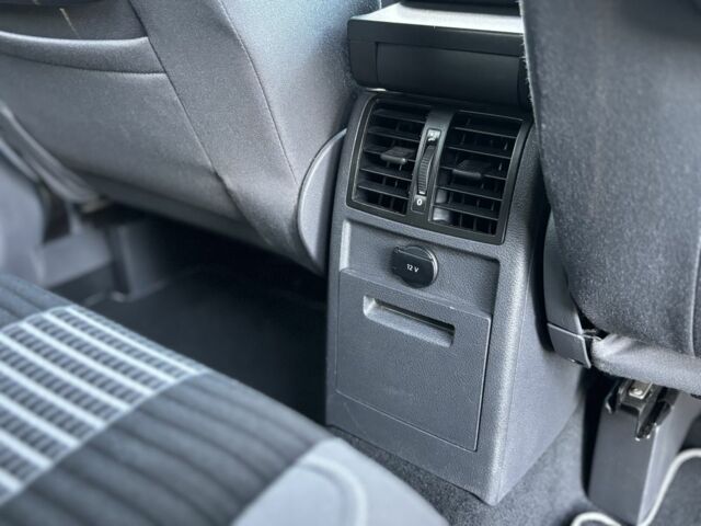 Серый Фольксваген Туран, объемом двигателя 1.4 л и пробегом 244 тыс. км за 6300 $, фото 16 на Automoto.ua