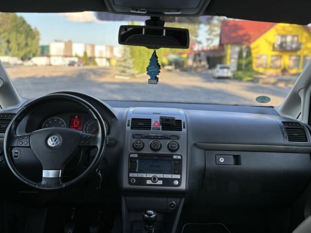 Серый Фольксваген Туран, объемом двигателя 1.4 л и пробегом 244 тыс. км за 6300 $, фото 14 на Automoto.ua