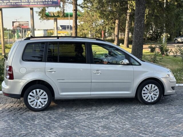 Серый Фольксваген Туран, объемом двигателя 1.4 л и пробегом 244 тыс. км за 6300 $, фото 5 на Automoto.ua