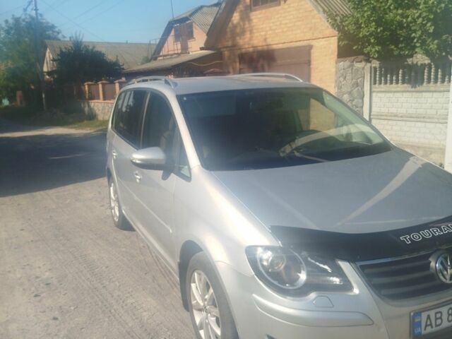 Серый Фольксваген Туран, объемом двигателя 1.9 л и пробегом 302 тыс. км за 6700 $, фото 1 на Automoto.ua