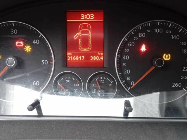 Серый Фольксваген Туран, объемом двигателя 1.9 л и пробегом 316 тыс. км за 8550 $, фото 8 на Automoto.ua