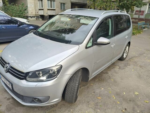 Серый Фольксваген Туран, объемом двигателя 1.6 л и пробегом 300 тыс. км за 7600 $, фото 1 на Automoto.ua