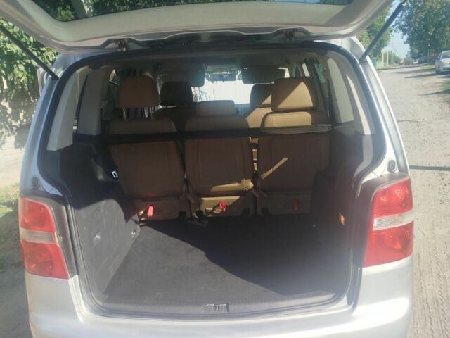 Серый Фольксваген Туран, объемом двигателя 1.9 л и пробегом 302 тыс. км за 6700 $, фото 2 на Automoto.ua