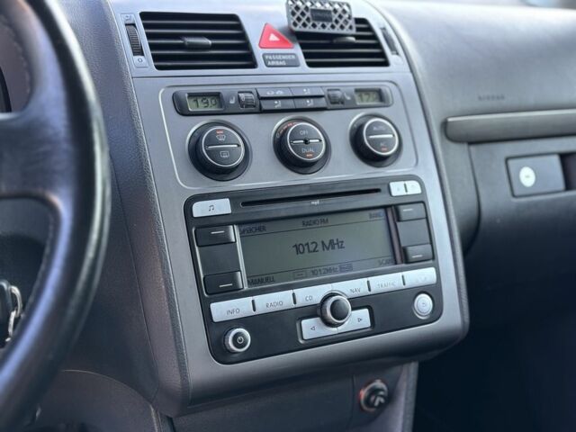 Серый Фольксваген Туран, объемом двигателя 1.4 л и пробегом 244 тыс. км за 6300 $, фото 22 на Automoto.ua