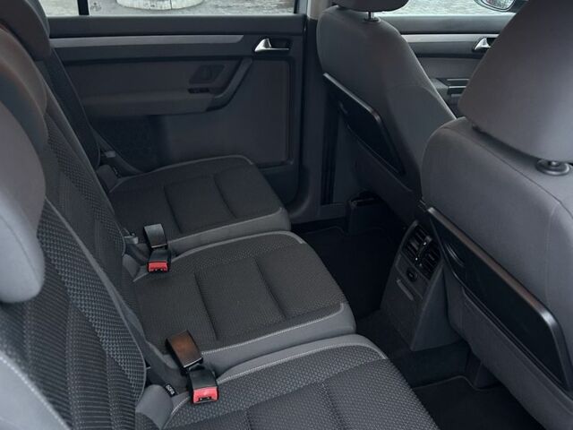 Серый Фольксваген Туран, объемом двигателя 1.6 л и пробегом 248 тыс. км за 10300 $, фото 3 на Automoto.ua