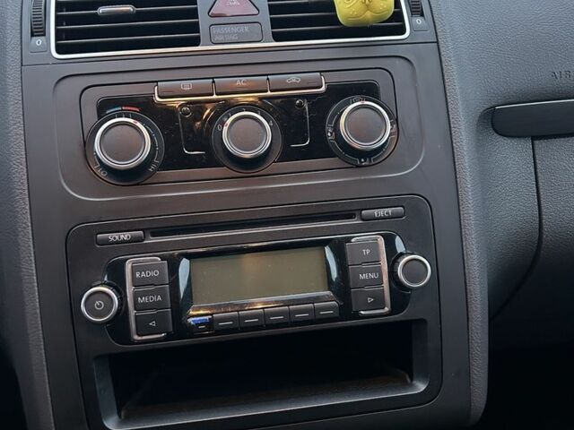 Серый Фольксваген Туран, объемом двигателя 1.6 л и пробегом 248 тыс. км за 10300 $, фото 5 на Automoto.ua