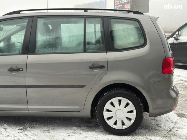 Сірий Фольксваген Туран, об'ємом двигуна 1.6 л та пробігом 276 тис. км за 8990 $, фото 9 на Automoto.ua