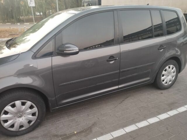 Серый Фольксваген Туран, объемом двигателя 1.6 л и пробегом 197 тыс. км за 9300 $, фото 7 на Automoto.ua