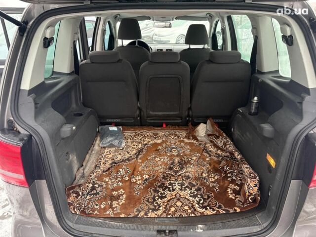 Сірий Фольксваген Туран, об'ємом двигуна 1.6 л та пробігом 276 тис. км за 8990 $, фото 31 на Automoto.ua