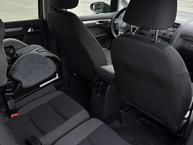 Серый Фольксваген Туран, объемом двигателя 2 л и пробегом 132 тыс. км за 13800 $, фото 7 на Automoto.ua