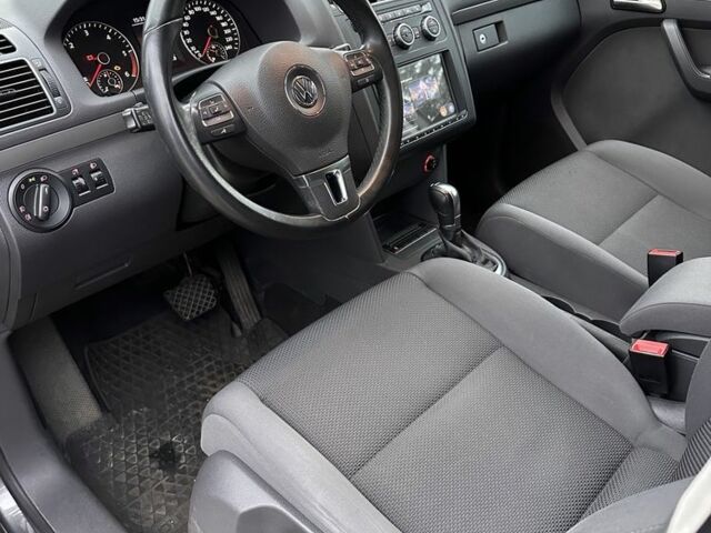 Серый Фольксваген Туран, объемом двигателя 2 л и пробегом 132 тыс. км за 13800 $, фото 6 на Automoto.ua