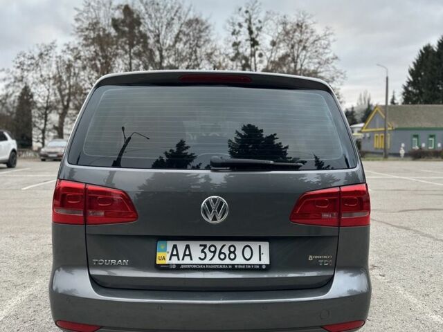 Серый Фольксваген Туран, объемом двигателя 2 л и пробегом 132 тыс. км за 13800 $, фото 3 на Automoto.ua
