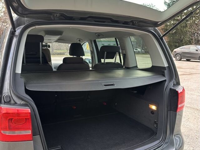 Серый Фольксваген Туран, объемом двигателя 2 л и пробегом 132 тыс. км за 13800 $, фото 15 на Automoto.ua