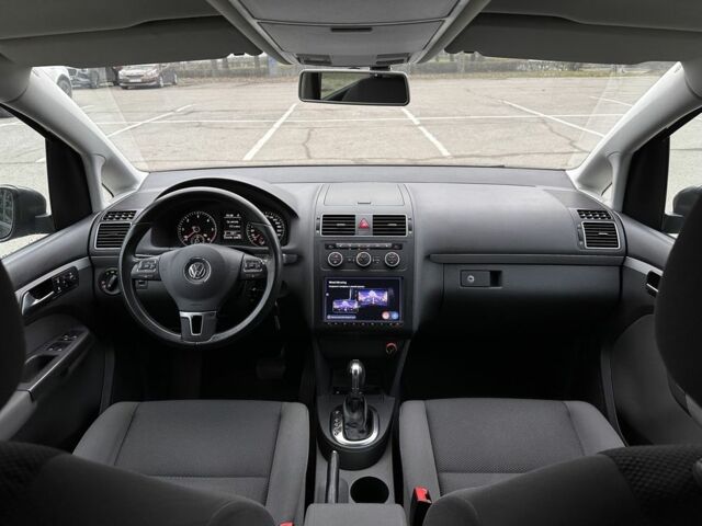 Серый Фольксваген Туран, объемом двигателя 2 л и пробегом 132 тыс. км за 13800 $, фото 5 на Automoto.ua