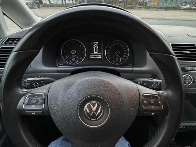 Серый Фольксваген Туран, объемом двигателя 2 л и пробегом 132 тыс. км за 13800 $, фото 12 на Automoto.ua