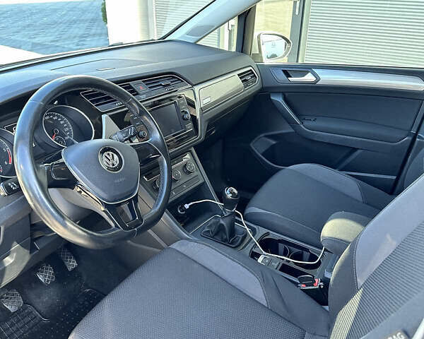 Сірий Фольксваген Туран, об'ємом двигуна 1.6 л та пробігом 195 тис. км за 17000 $, фото 10 на Automoto.ua