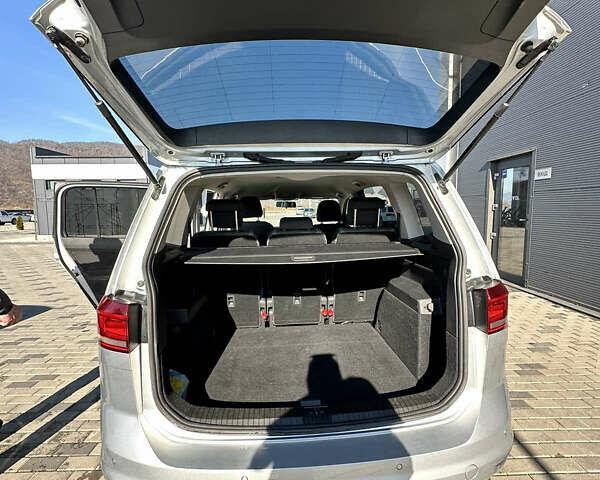 Сірий Фольксваген Туран, об'ємом двигуна 1.6 л та пробігом 195 тис. км за 17000 $, фото 9 на Automoto.ua