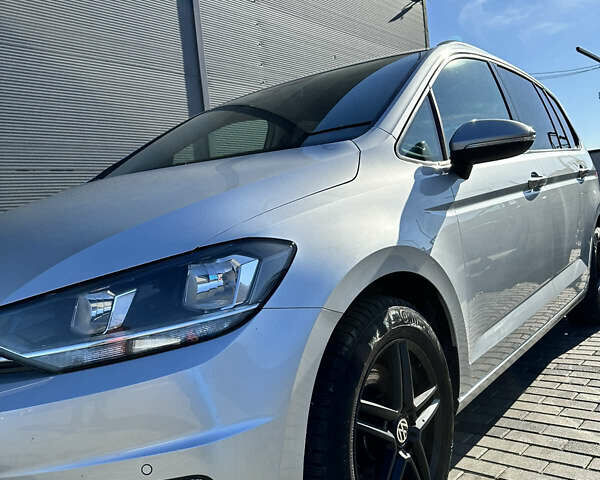 Сірий Фольксваген Туран, об'ємом двигуна 1.6 л та пробігом 195 тис. км за 17000 $, фото 3 на Automoto.ua