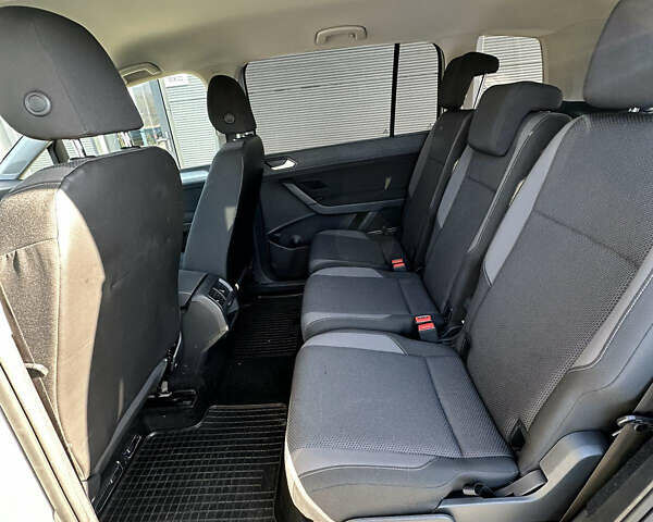 Сірий Фольксваген Туран, об'ємом двигуна 1.6 л та пробігом 195 тис. км за 17000 $, фото 8 на Automoto.ua