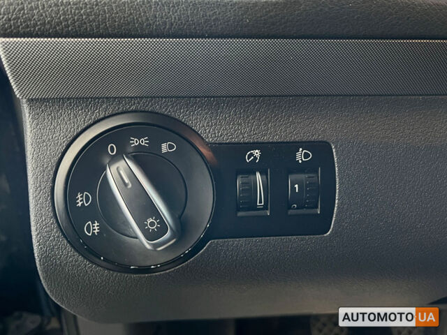 Синий Фольксваген Туран, объемом двигателя 2 л и пробегом 218 тыс. км за 6300 $, фото 11 на Automoto.ua