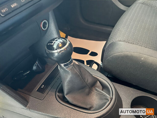 Синий Фольксваген Туран, объемом двигателя 2 л и пробегом 218 тыс. км за 6300 $, фото 12 на Automoto.ua