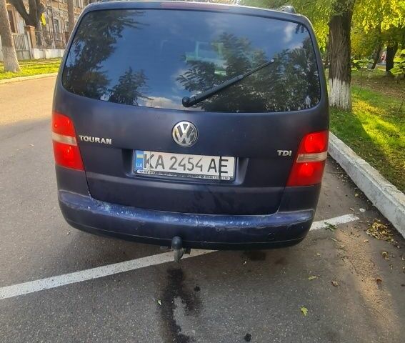 Фольксваген Туран 2003 в Голованевске на Automoto.ua Синий Фольксваген Туран, объемом двигателя 2 л и пробегом 380 тыс. км за 4700 $, фото 6 на Automoto.ua