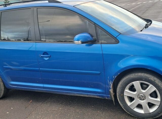 Синий Фольксваген Туран, объемом двигателя 1.6 л и пробегом 260 тыс. км за 5500 $, фото 2 на Automoto.ua