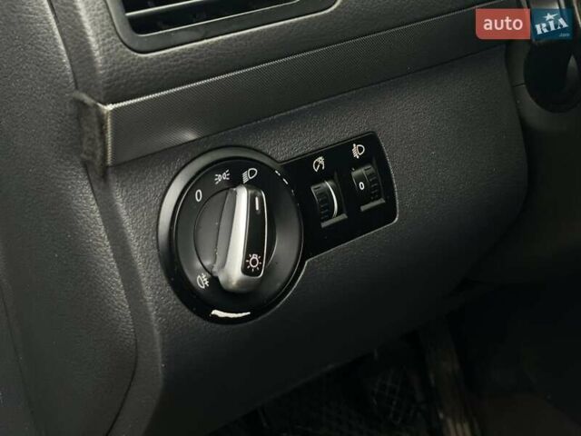 Синий Фольксваген Туран, объемом двигателя 1.9 л и пробегом 228 тыс. км за 3999 $, фото 13 на Automoto.ua