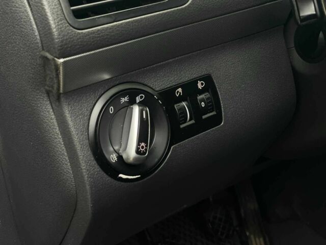 Синий Фольксваген Туран, объемом двигателя 1.9 л и пробегом 228 тыс. км за 3999 $, фото 13 на Automoto.ua