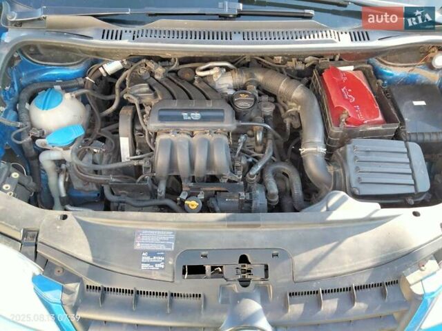 Синий Фольксваген Туран, объемом двигателя 1.6 л и пробегом 259 тыс. км за 6000 $, фото 4 на Automoto.ua