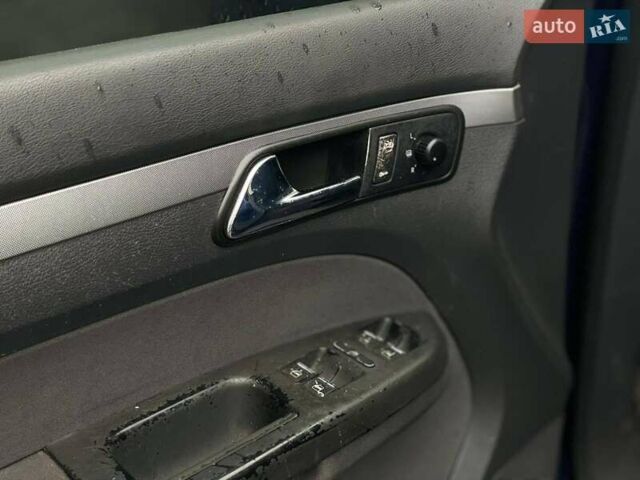 Синий Фольксваген Туран, объемом двигателя 1.9 л и пробегом 228 тыс. км за 3999 $, фото 14 на Automoto.ua