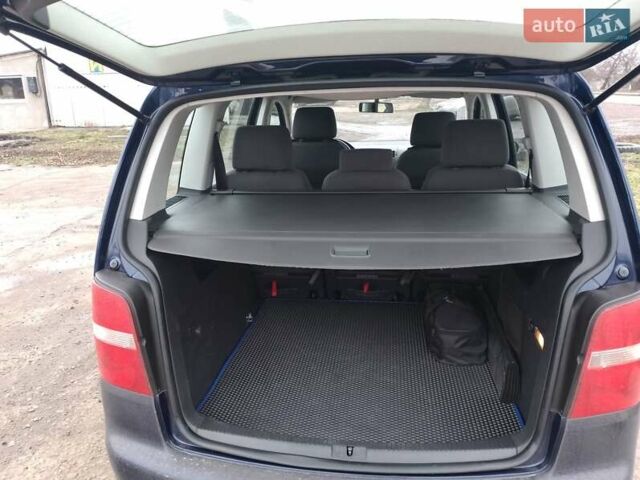 Синій Фольксваген Туран, об'ємом двигуна 1.6 л та пробігом 263 тис. км за 5200 $, фото 10 на Automoto.ua