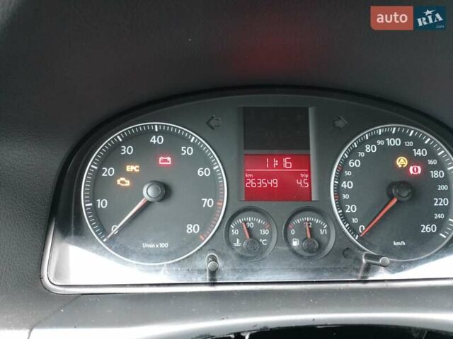 Синій Фольксваген Туран, об'ємом двигуна 1.6 л та пробігом 263 тис. км за 5200 $, фото 18 на Automoto.ua