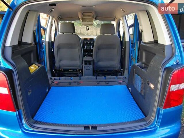 Синий Фольксваген Туран, объемом двигателя 1.6 л и пробегом 213 тыс. км за 5600 $, фото 26 на Automoto.ua