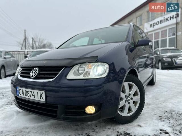 Синій Фольксваген Туран, об'ємом двигуна 2 л та пробігом 277 тис. км за 5500 $, фото 1 на Automoto.ua
